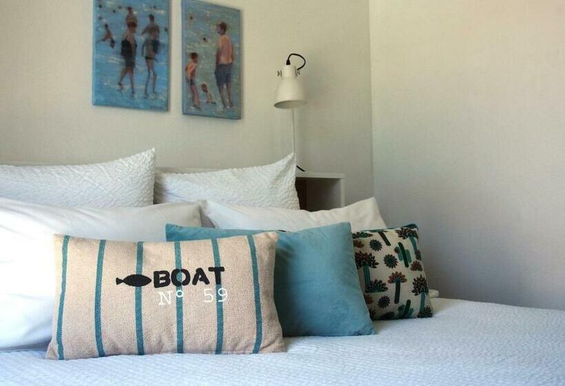 プールビュースタンダードルーム, La Charentine