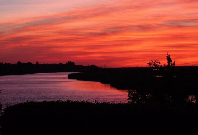 プールビュースタンダードルーム, La Charentine