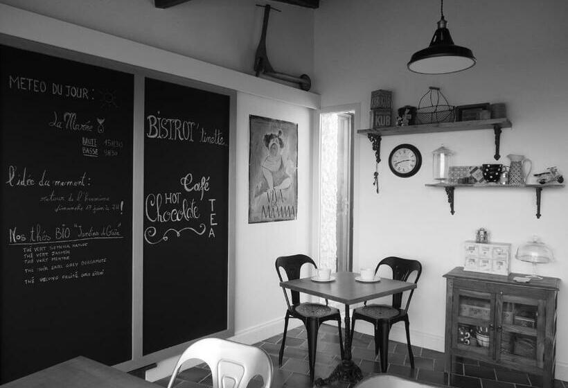 プールビュースタンダードルーム, La Charentine