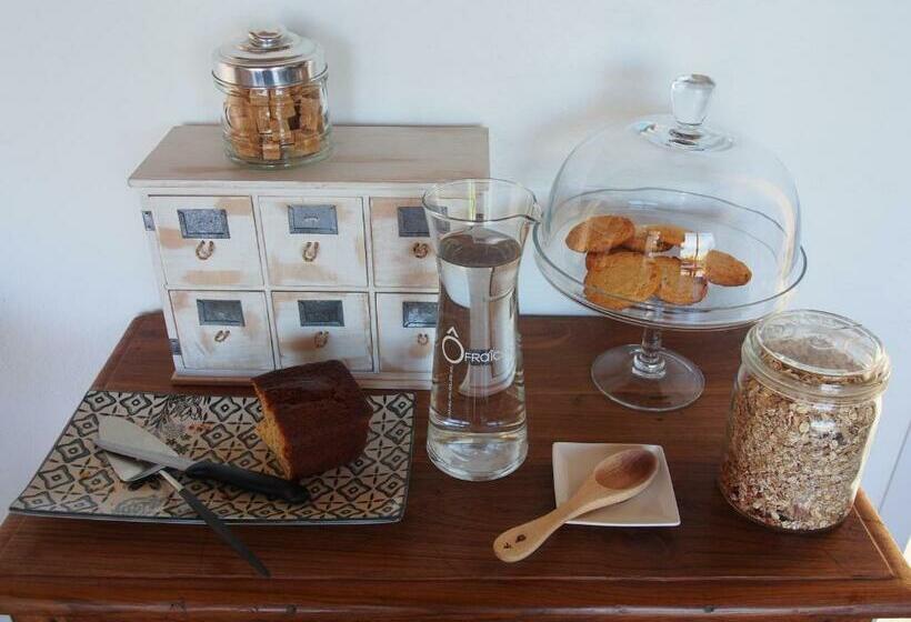 プールビュースタンダードルーム, La Charentine