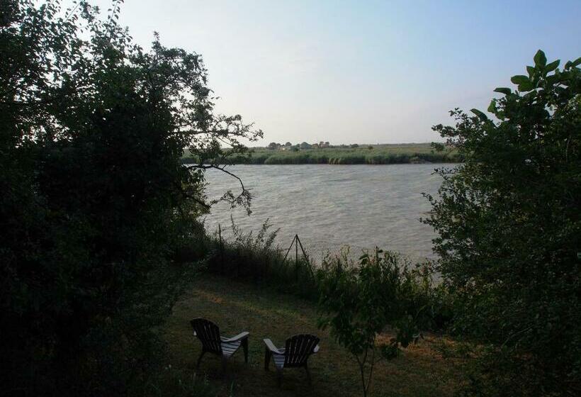 プールビュースタンダードルーム, La Charentine