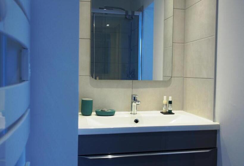 プールビュースタンダードルーム, La Charentine