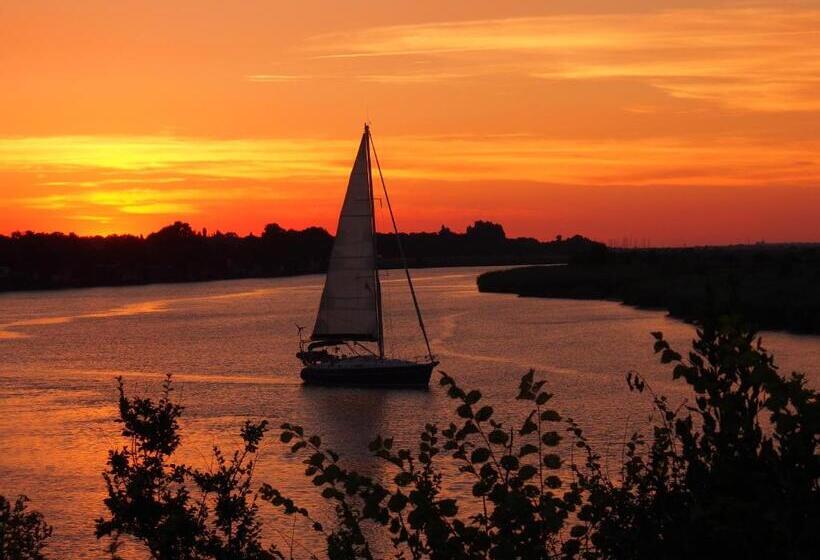 ガーデンビュースタンダードルーム, La Charentine