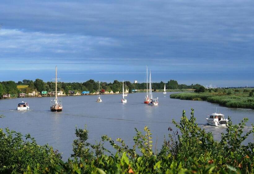 デラックスルーム, La Charentine