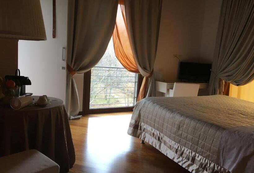 غرفة قياسية سرير كينج, Vieniacasaccadia