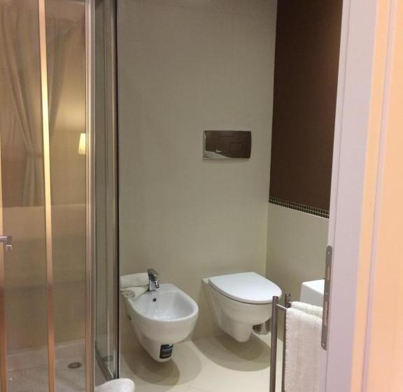 غرفة قياسية سرير كينج, Vieniacasaccadia