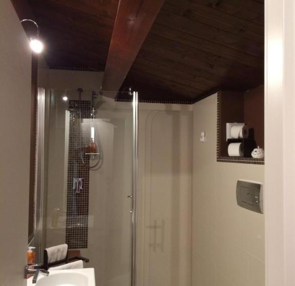 غرفة قياسية سرير كينج, Vieniacasaccadia