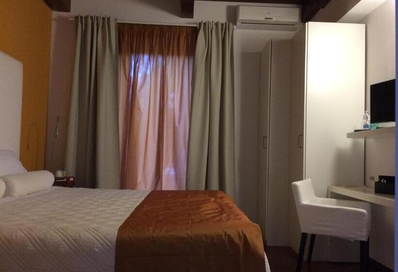 غرفة قياسية سرير كينج, Vieniacasaccadia