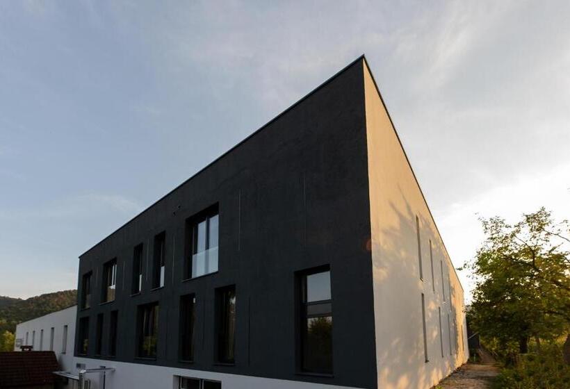 اتاق استاندارد, In