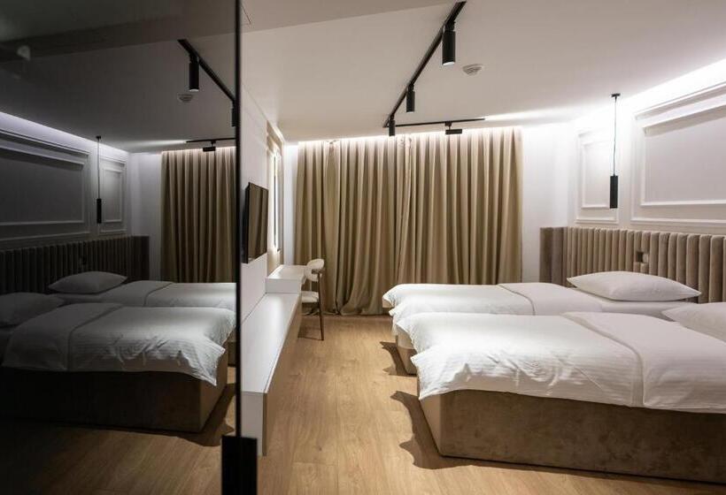 اتاق استاندارد, In