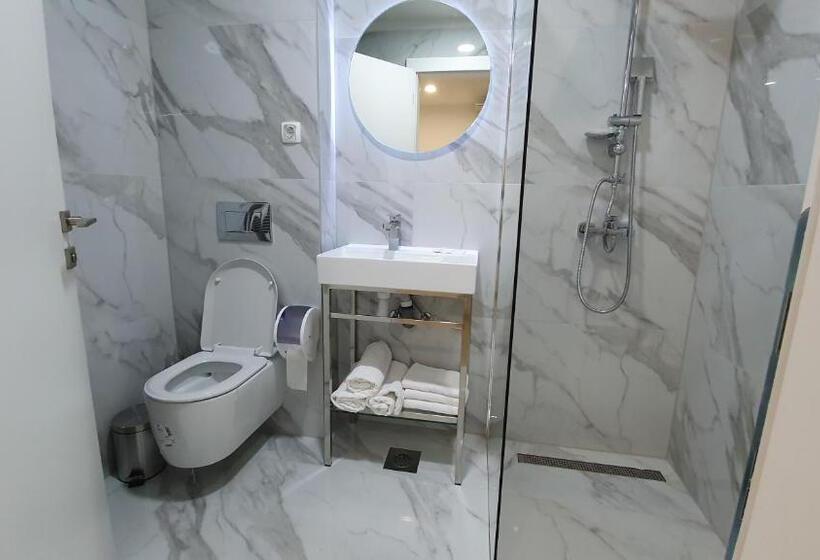 اتاق استاندارد, In