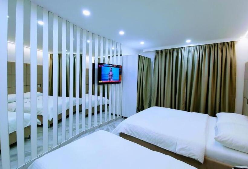 اتاق استاندارد با تخت بزرگ, In