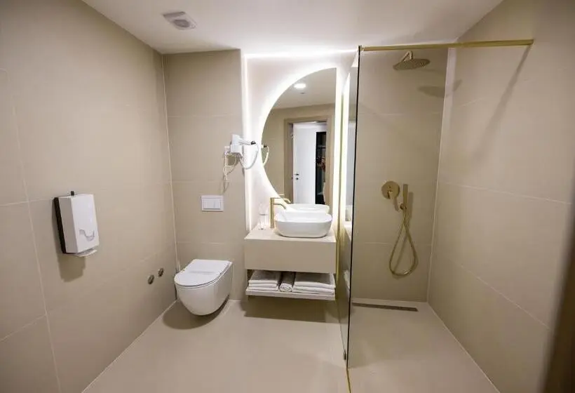 اتاق استاندارد با تخت بزرگ, In