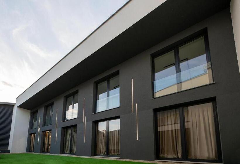 استودیوی لوکس, In