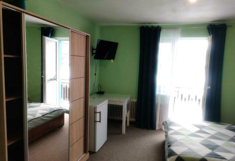 غرفة عائلية, Vitajte V Ivachnovej 145