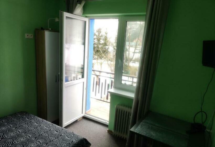 غرفة قياسية مزوَّدة بشُرفة, Vitajte V Ivachnovej 145