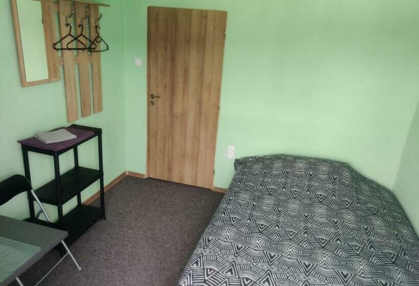 غرفة قياسية مزوَّدة بشُرفة, Vitajte V Ivachnovej 145