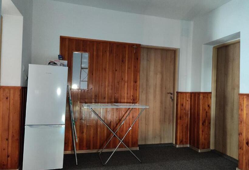 غرفة عائلية, Vitajte V Ivachnovej 145