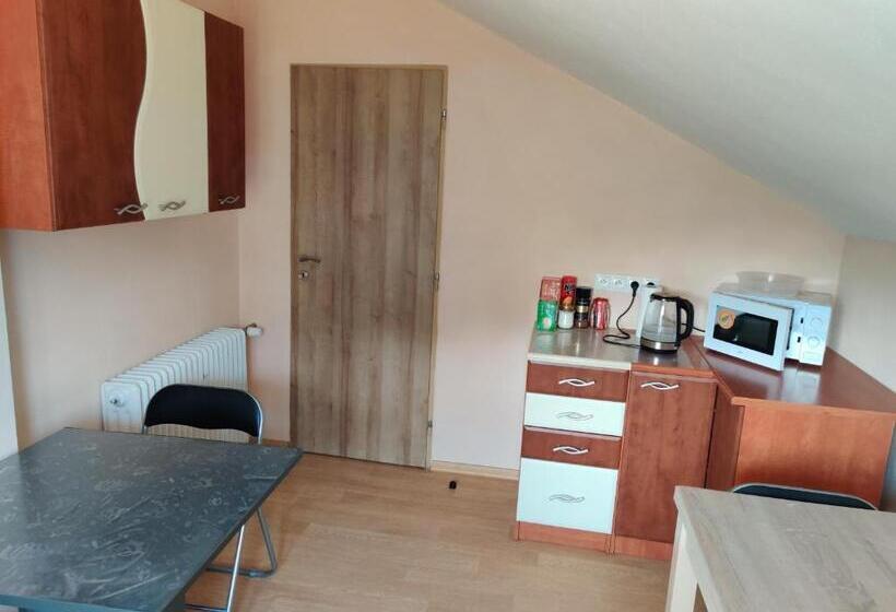 Семейный Номер, Vitajte V Ivachnovej 145