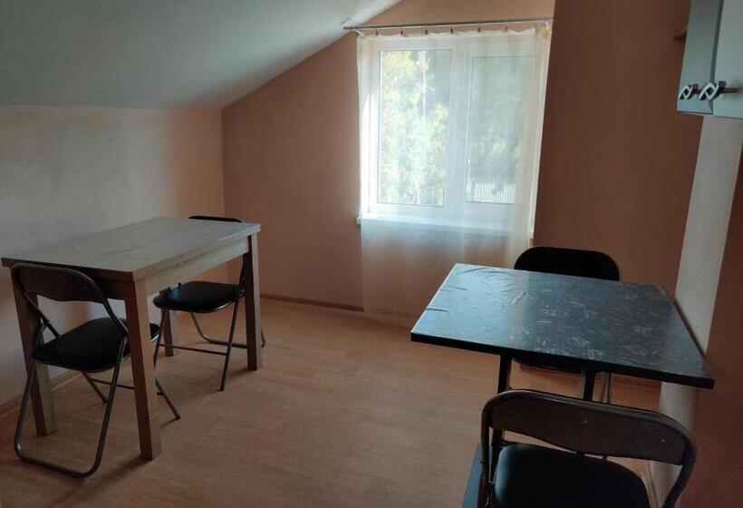 غرفة قياسية مزوَّدة بشُرفة, Vitajte V Ivachnovej 145