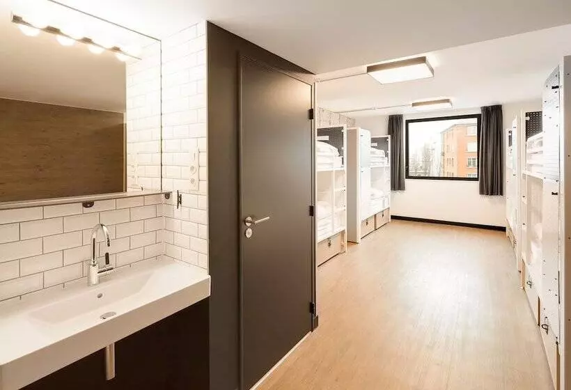 Lit en Chambre Commune, Generator Paris