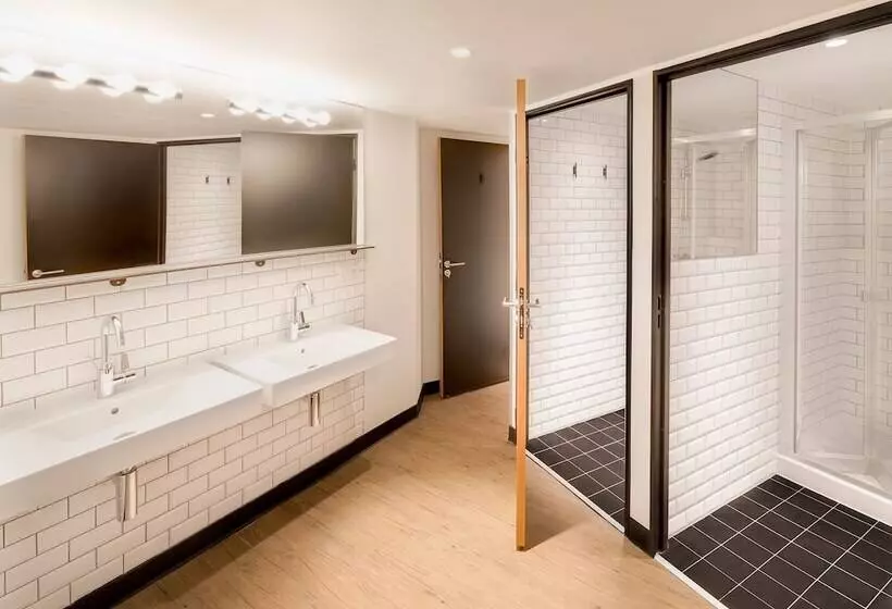 Chambre Standard, Generator Paris