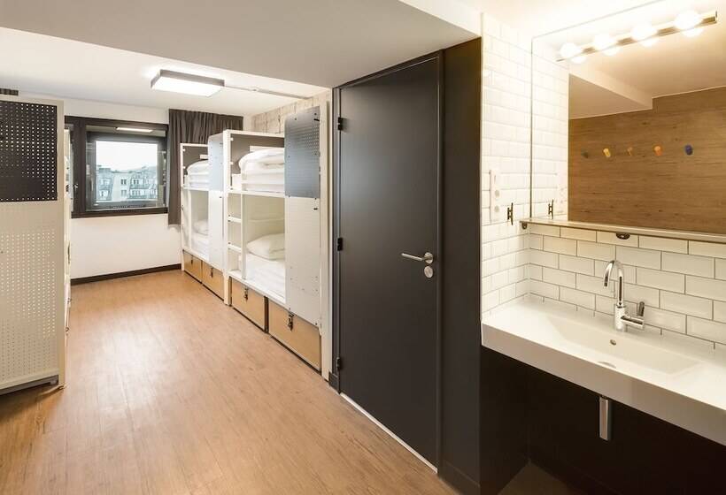 スタンダードルーム, Generator Paris