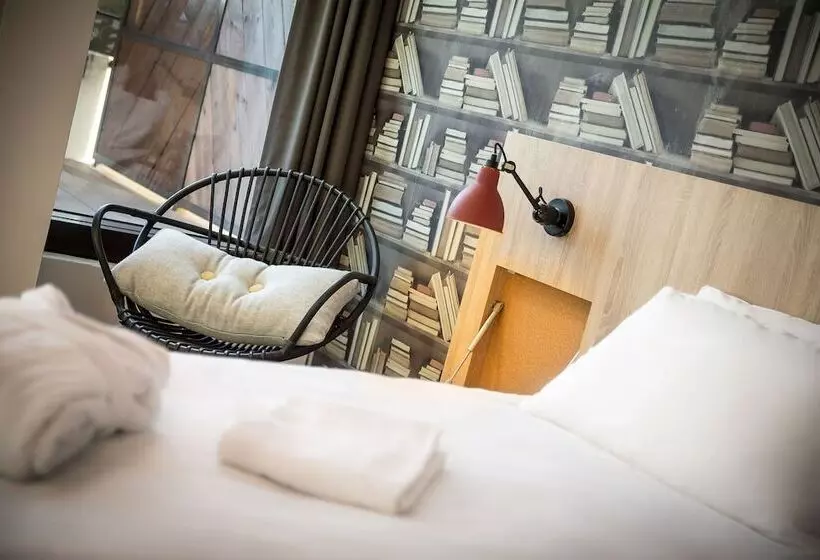 Chambre Deluxe King Size, Generator Paris