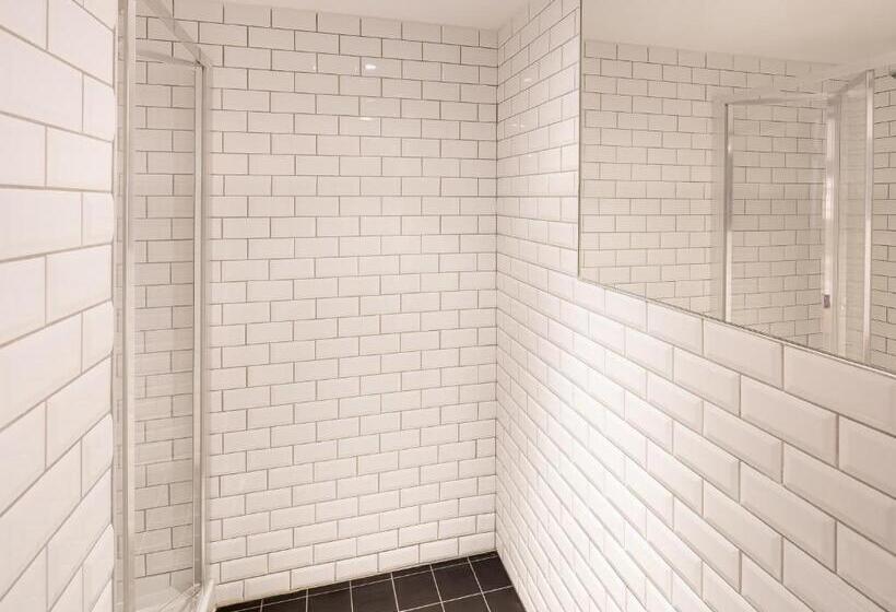 スタンダードルーム, Generator Paris