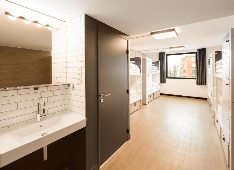 ルームシェアのワンベッド, Generator Paris