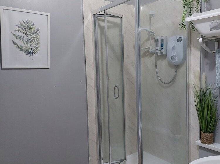 ファミリールーム, Lynbar