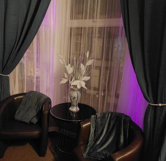 חדר דלוקס, Lynbar