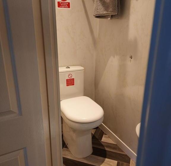 חדר דלוקס, Lynbar