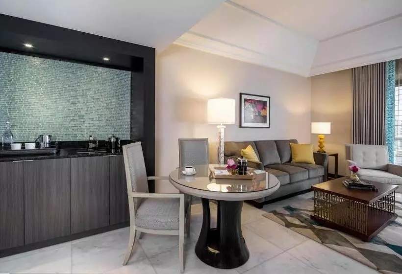 Suite King Bed