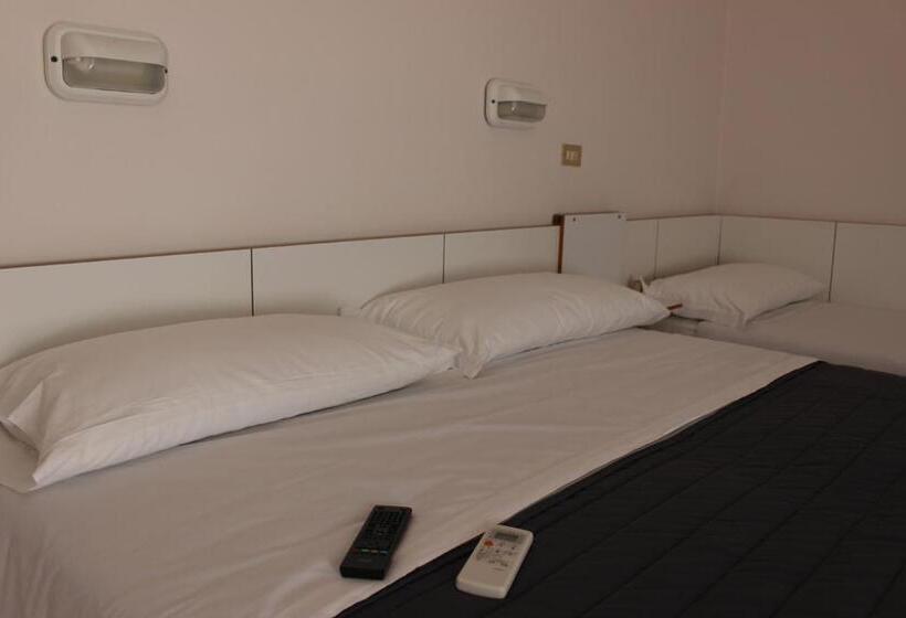 Quarto Triplo Estandar, Emma