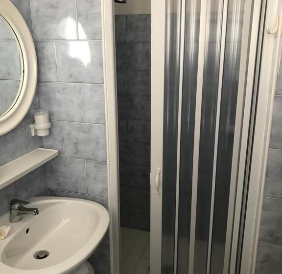 Quarto Estandar, Emma