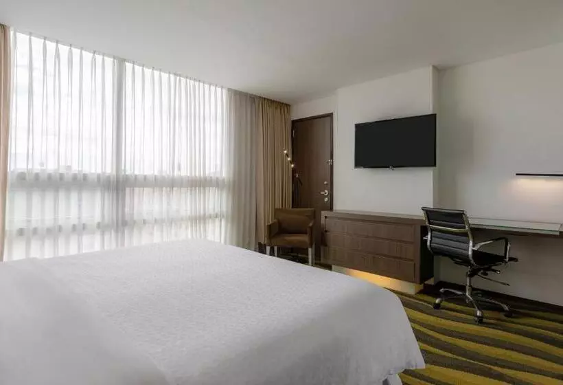 キングサイズベッドのスタンダードルーム, Four Points By Sheraton Bogota