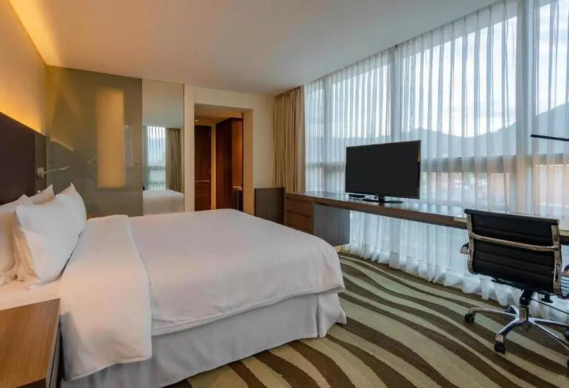 キングサイズベッドのスタンダードルーム, Four Points By Sheraton Bogota