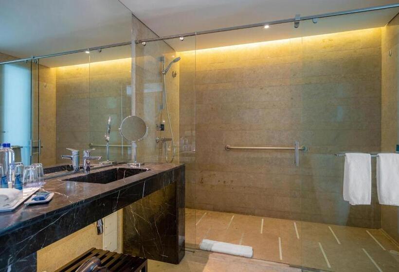 带大床的行政房间, Four Points By Sheraton Bogota