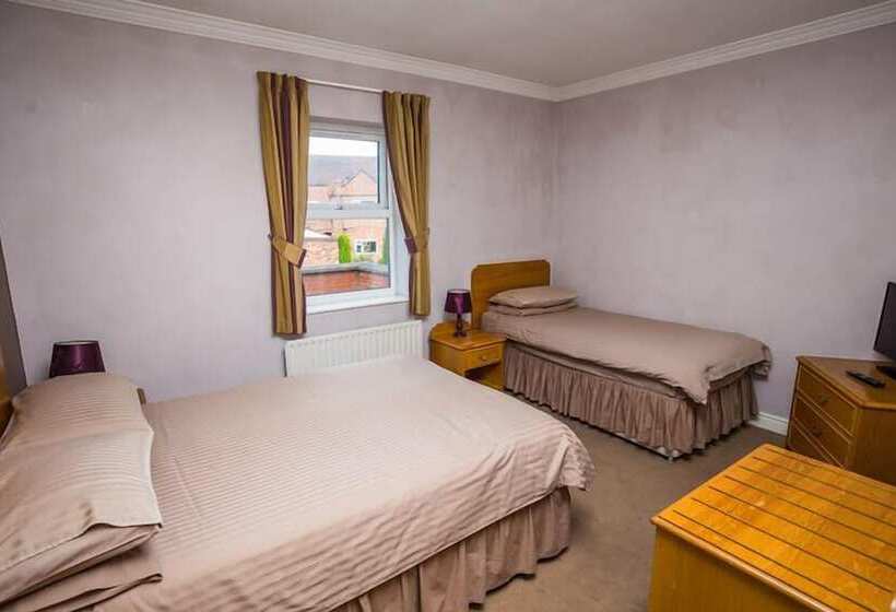 패밀리 룸, Globe Inn