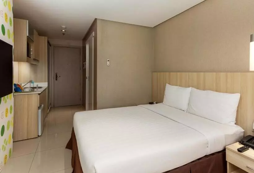 Standard Yhden Hengen Huone, Injap Tower