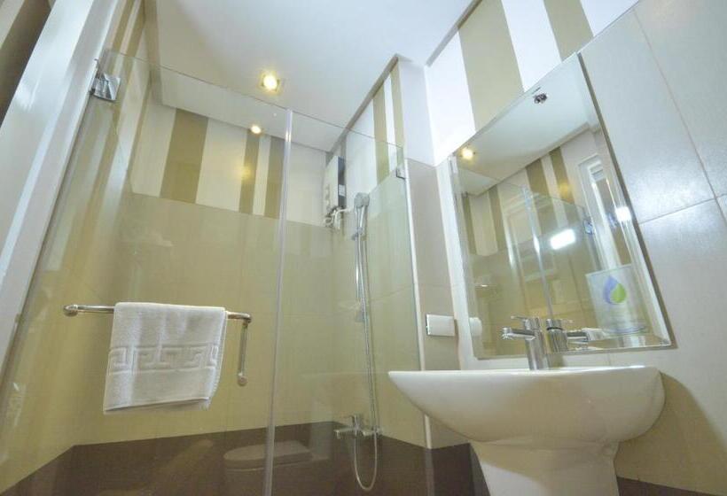 اتاق استاندارد سه نفره, Injap Tower