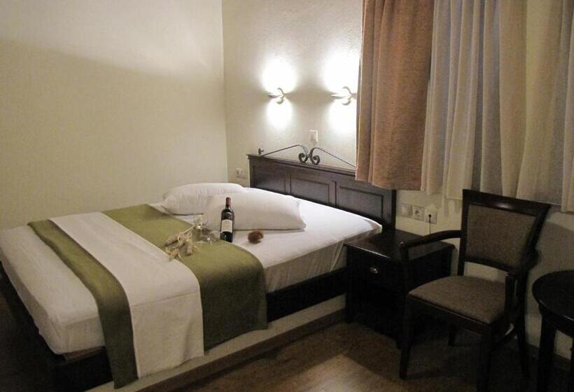 Camera Deluxe, Mirovoli