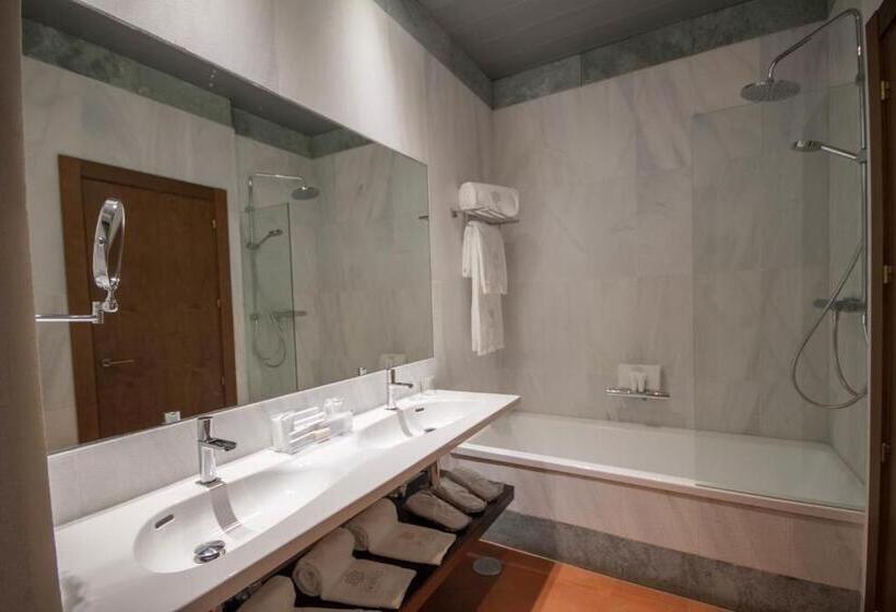 اتاق لوکس سه تخته, Palacio Pinello