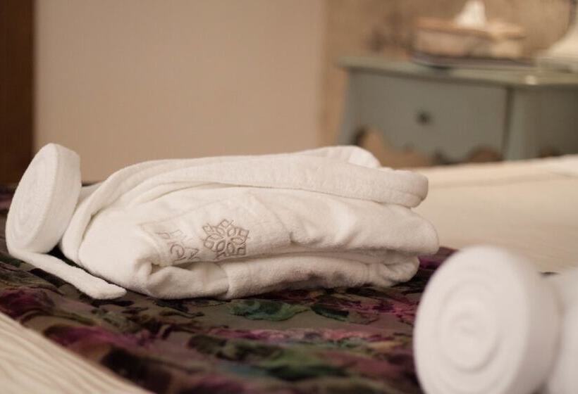 اتاق لوکس سه تخته, Palacio Pinello