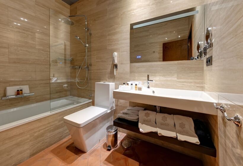 اتاق استاندارد سه نفره, Palacio Pinello