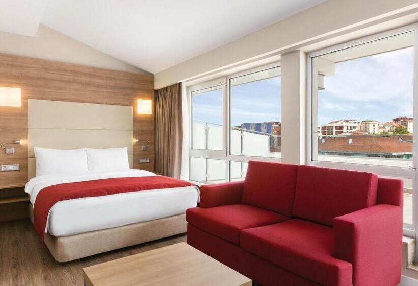 Suite, Ramada Encore Istanbul Kartal