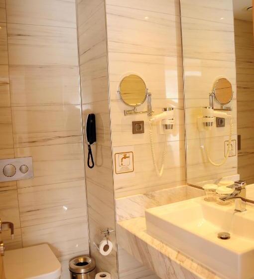 带按摩浴缸和海景的套房, Mary Hotels Alanya