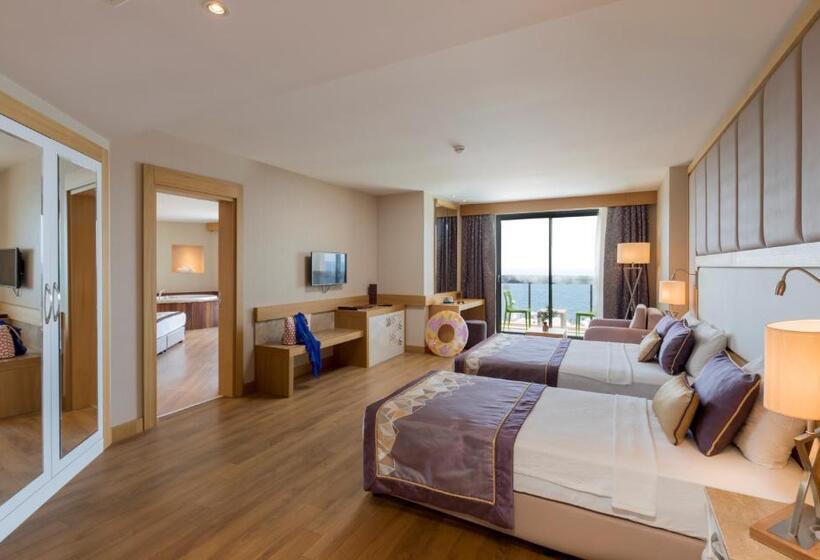 带按摩浴缸和海景的套房, Mary Hotels Alanya