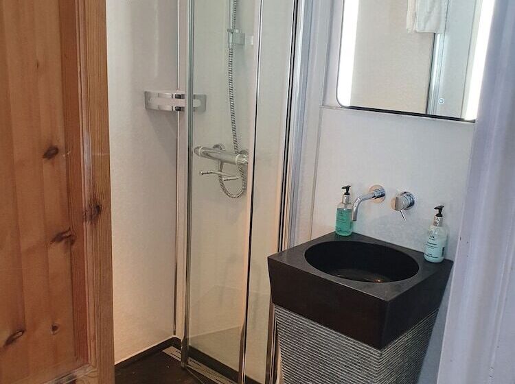 חדר סטנדרט, The Camberley